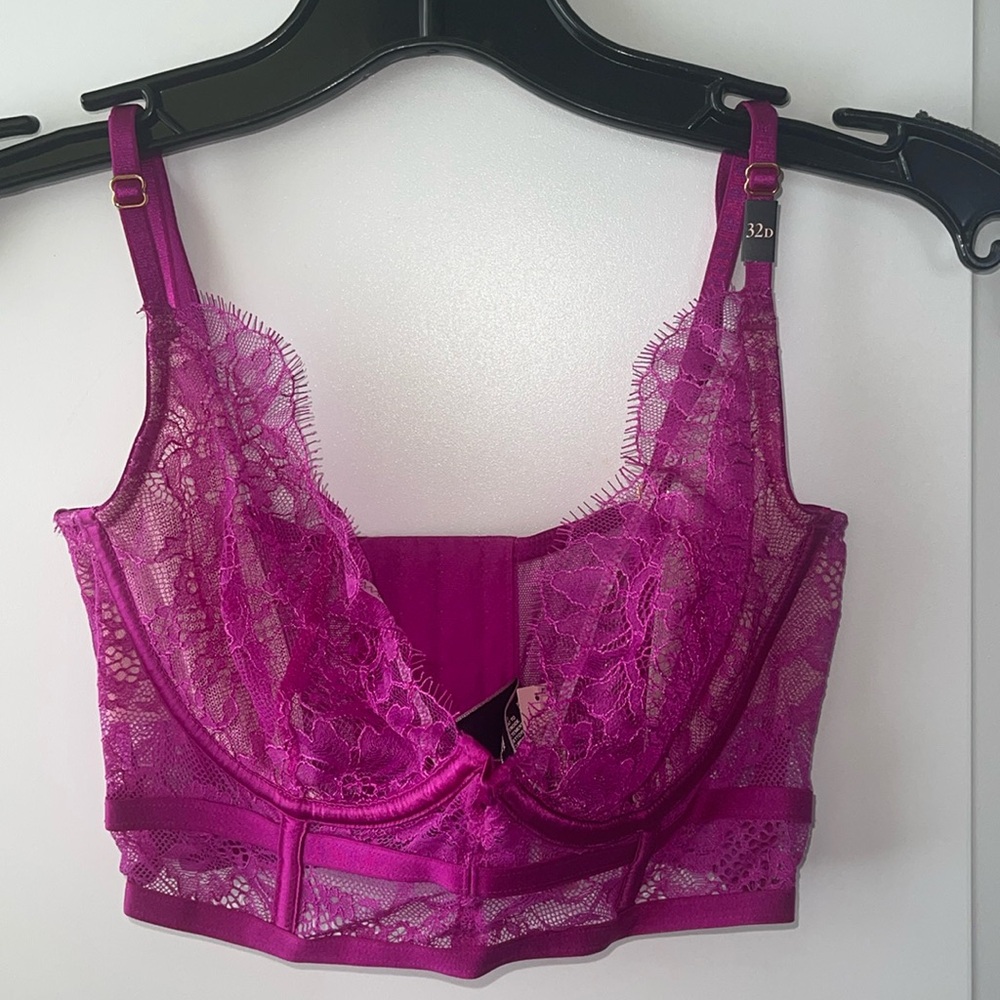 Victoria’s Secret NWT lace very sexy unlined demi 32D